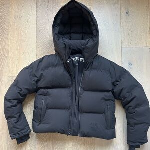 Aritzia Super puff raindrop. Attached hood.